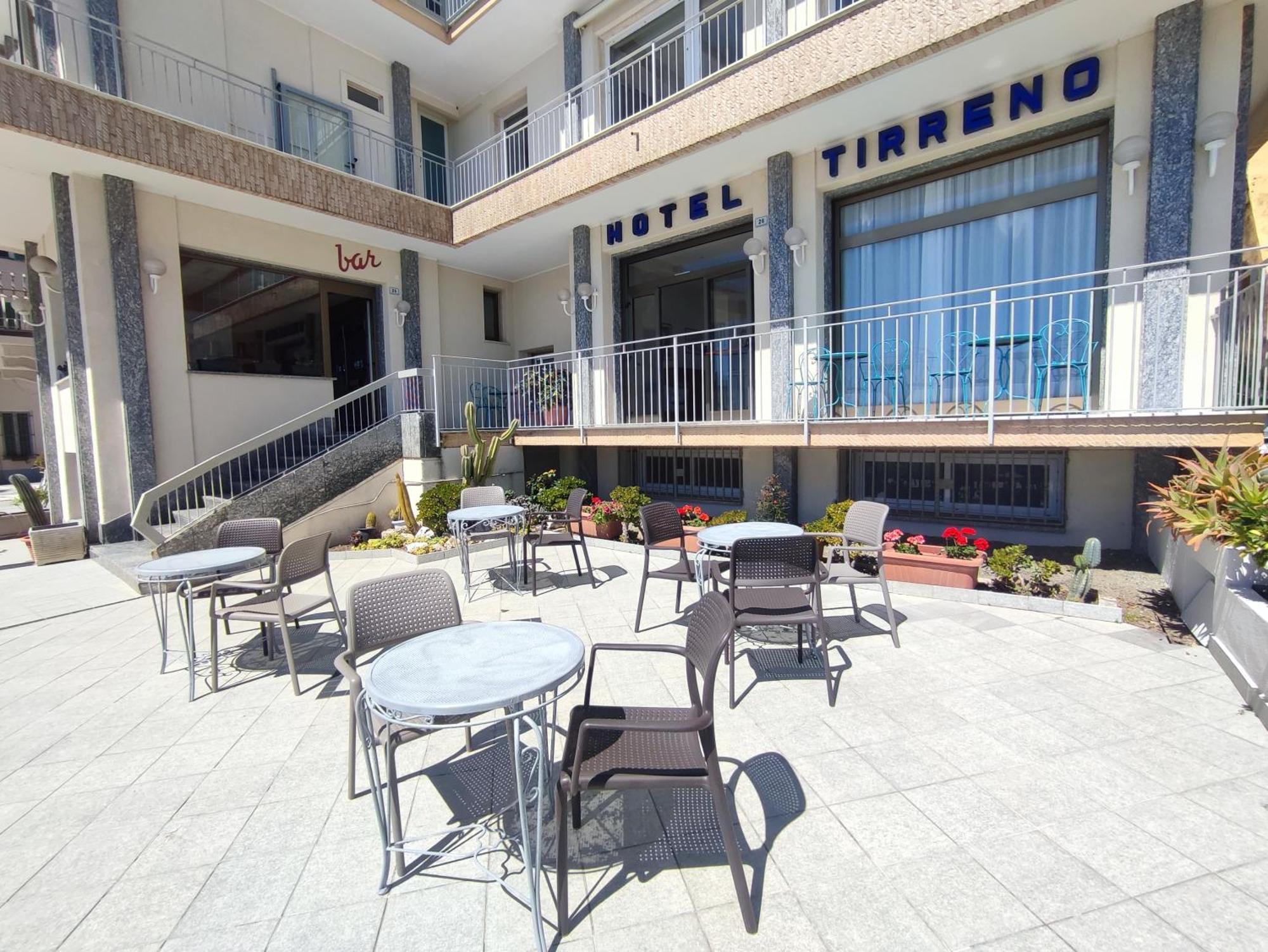 Hotel Tirreno Alassio Exterior photo