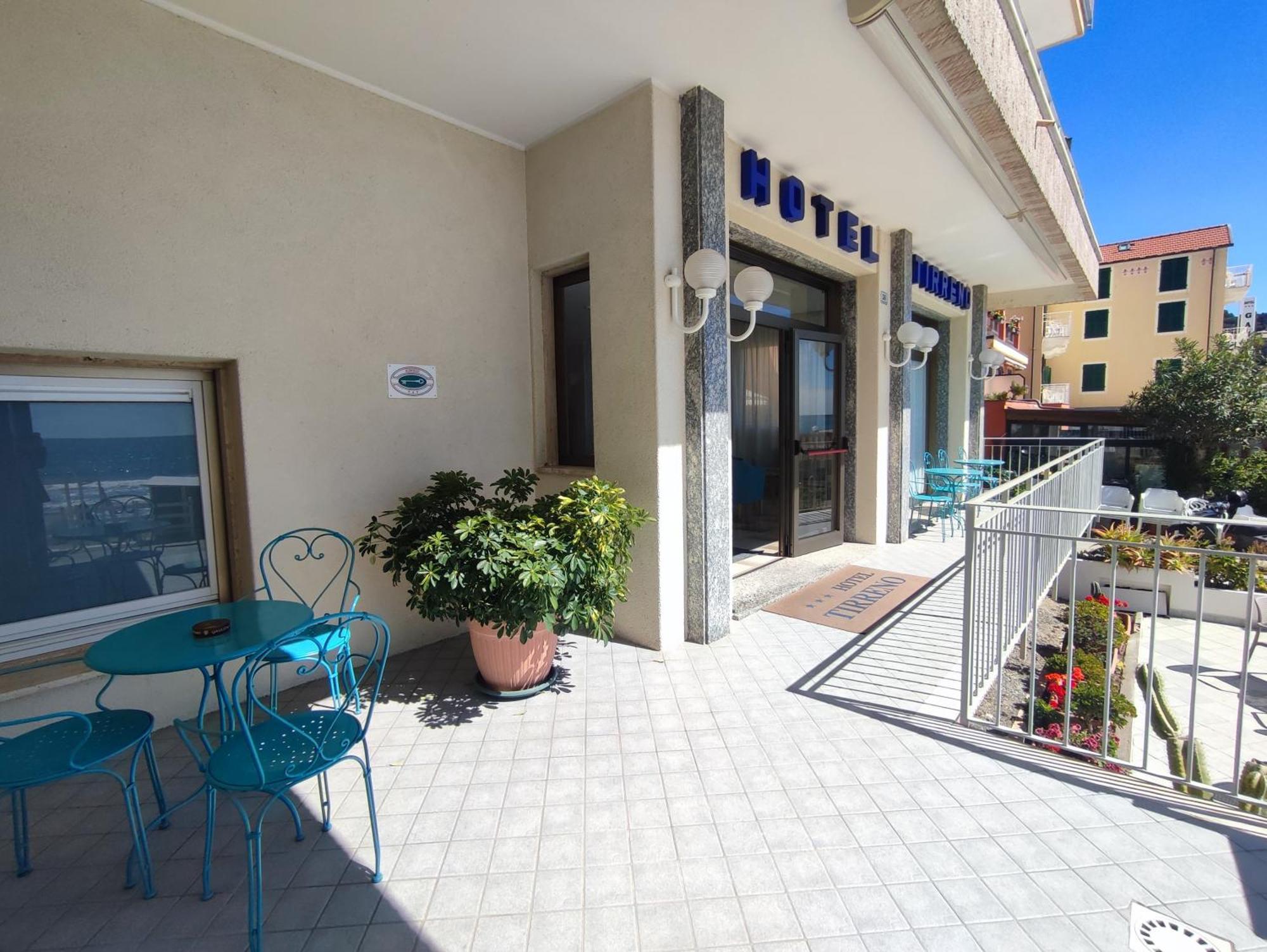 Hotel Tirreno Alassio Exterior photo