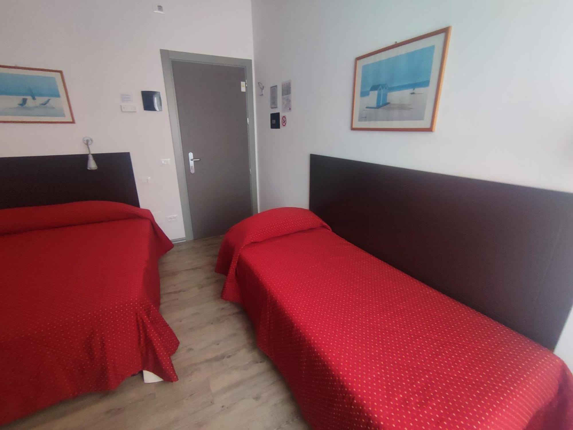 Hotel Tirreno Alassio Exterior photo